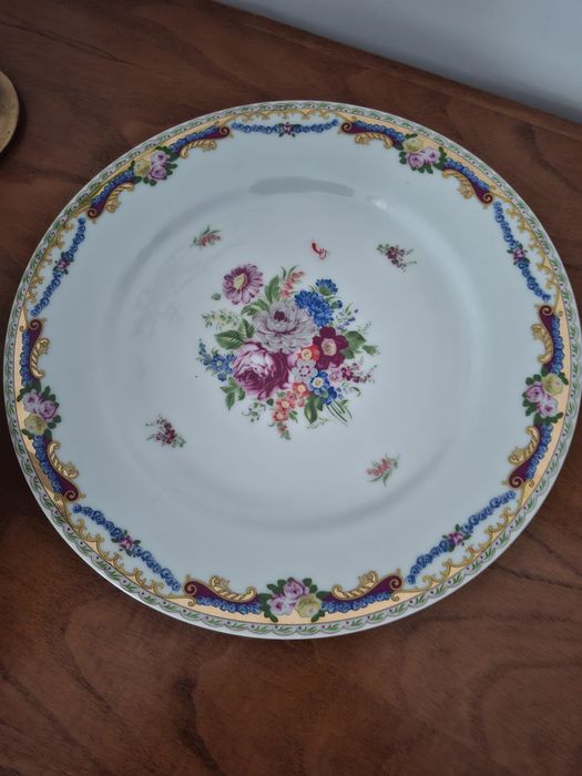 Prato e Pote Floral em porcelana