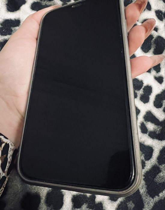 Айфон 11 на 64 продається