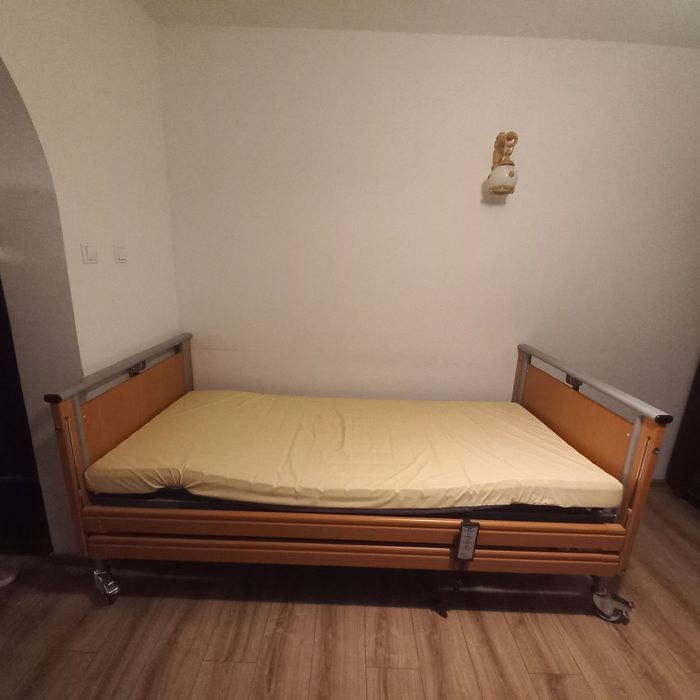 elektryczne łóżko rehabilitacyjne / medyczne na pilota