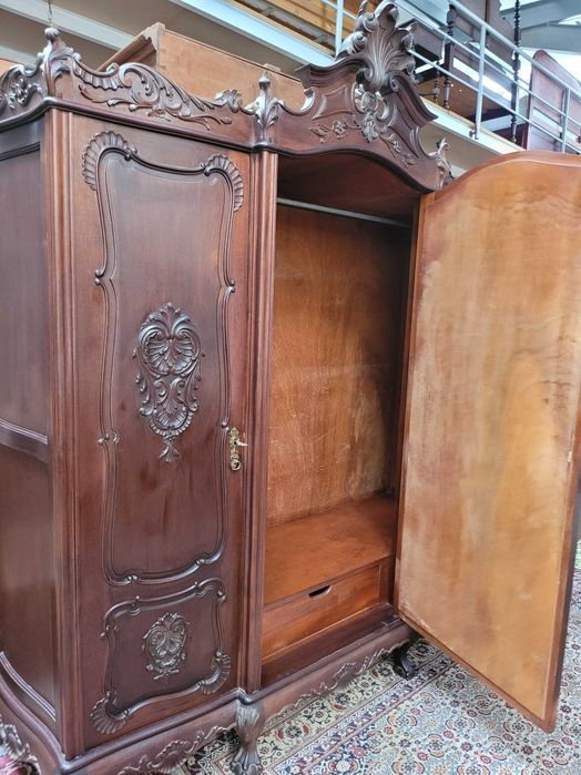 Imponente roupeiro antigo em madeira maciça - óptimo estado