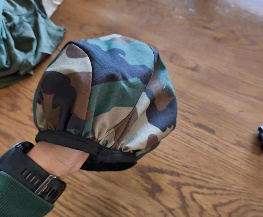 Calções de treino físico e outros artigos militares