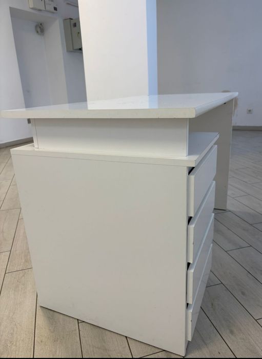 Стіл  з шухлядами та тумбою Jysk.3шт.