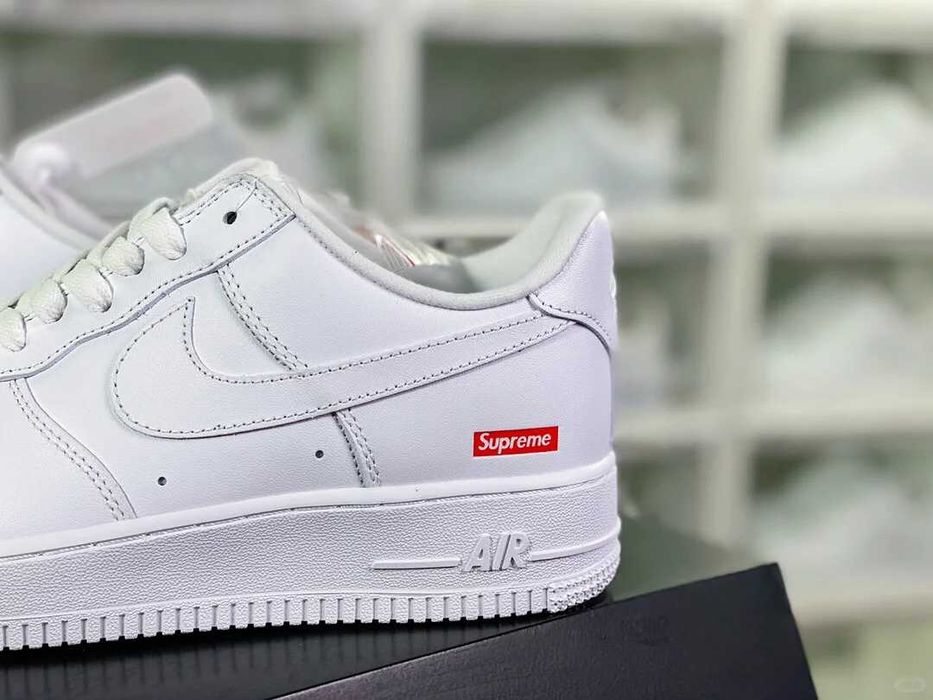 Nike Air Force 1 Low Supreme Biały R.41