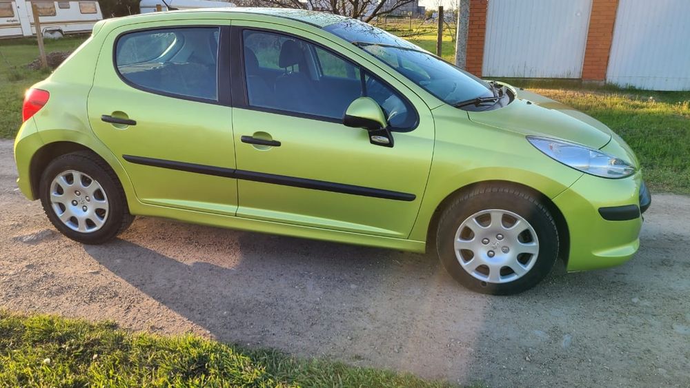 Продам своє авто  Рeugeot  207