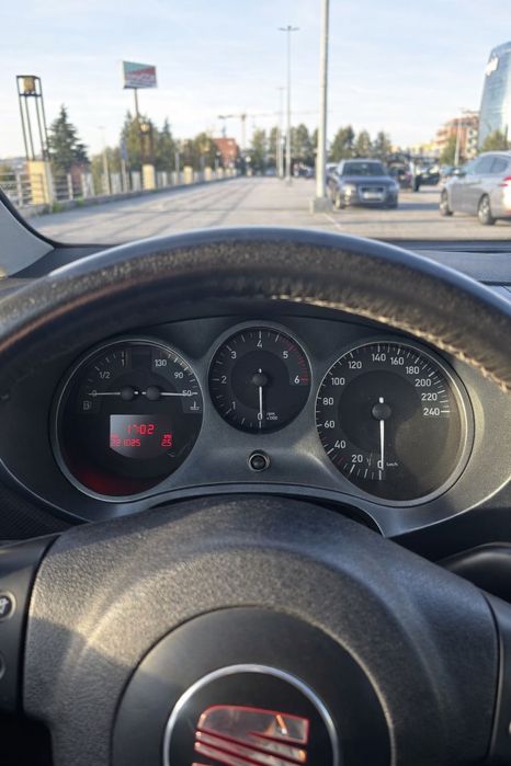 SEAT Leon 2.0 TDI 140cv • Versão Sport Up • Muito Estimado
