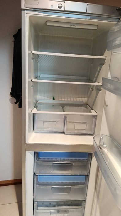 Frigorífico a funcionar