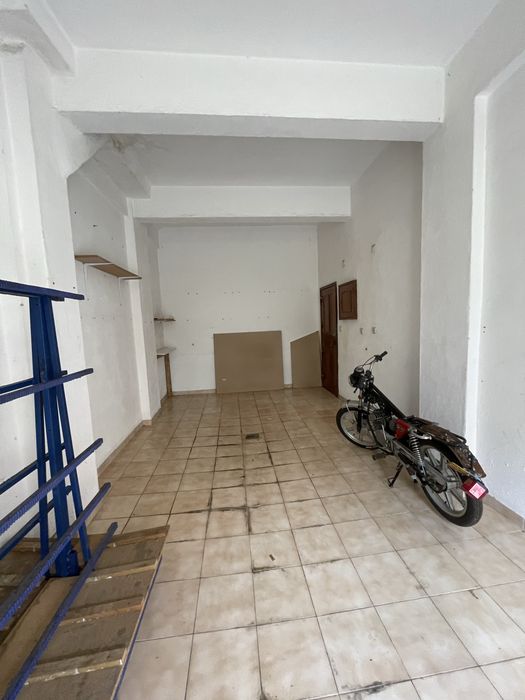 Garagem saida direta para a rua na Anta de Agualva