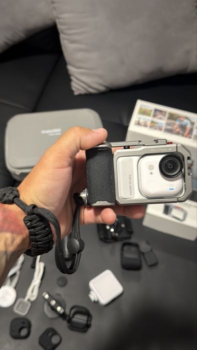 Insta 360 go ultra semi nova com varios acessorios e garantia
