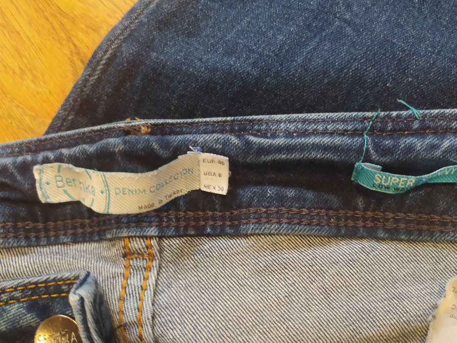 Spodnie dżinsowe z dziurami Bershka 40