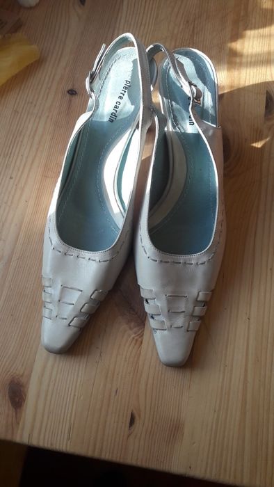 Beżowe sandały Pierre Cardin rozm.39