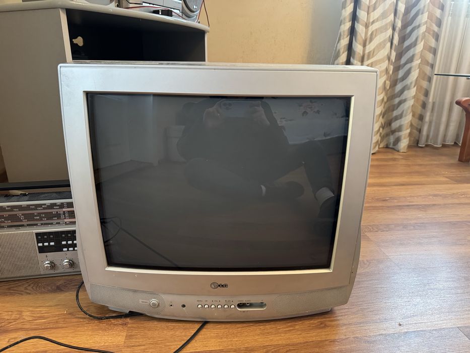 Телевізор LG RT-21CA70M