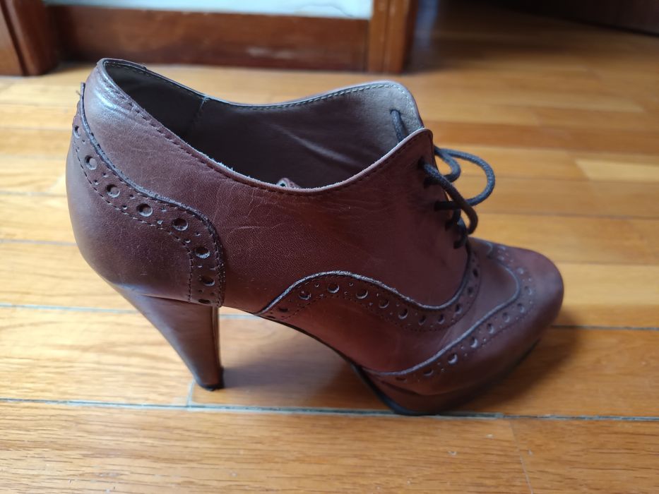 Sapatos castanhos em pele Seaside