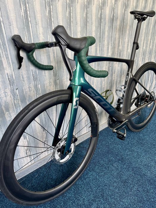 Шосейний велосипед Scott Foil RC 20