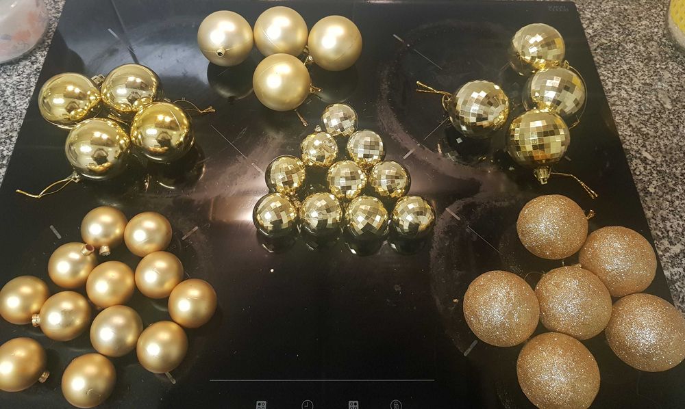 Conjunto de Bolas douradas de Natal. Oportunidade! 20€