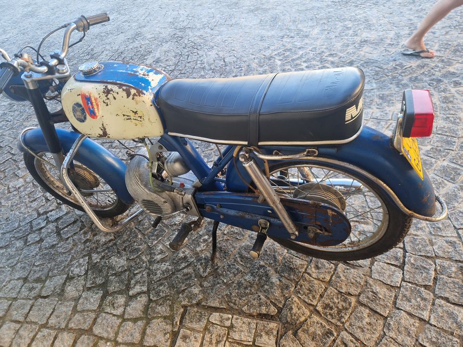Motorizada toda reparada em bom estado