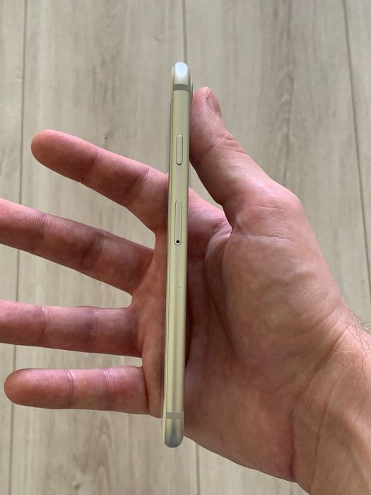 iPhone 7 128 GB Silver Neverlock в идеальном состоянии