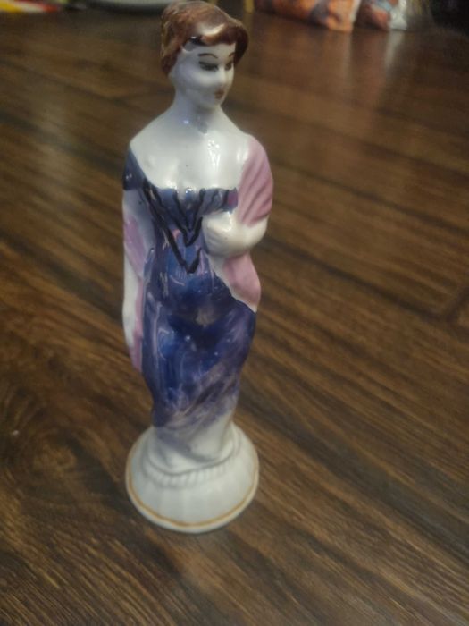 Kolekcja porcelanowych figurek