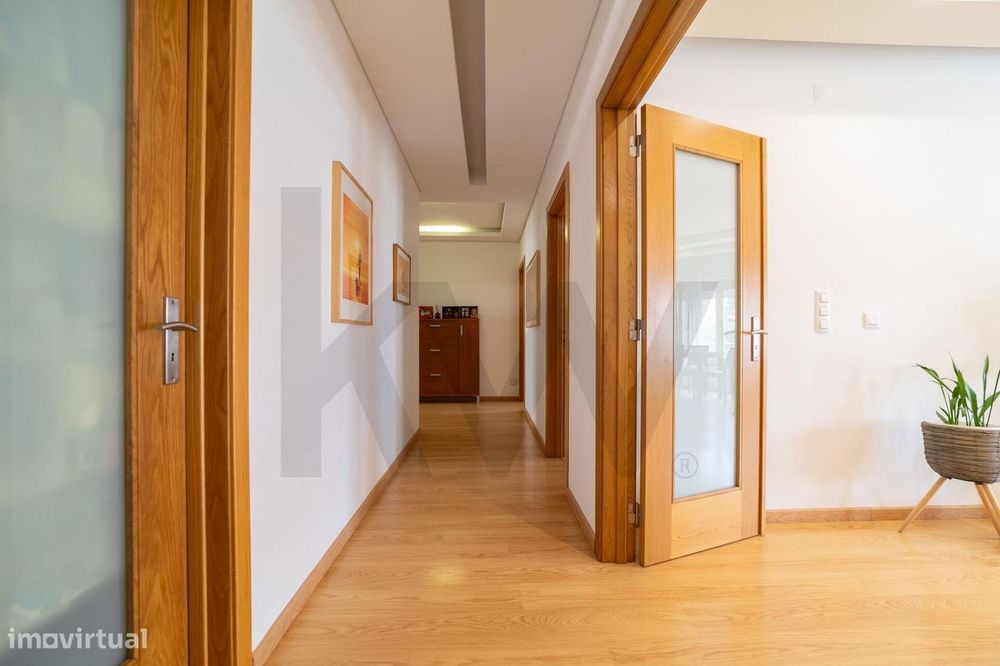 Apartamento T3 com Suite, Arrecadação e Garagem para 3 Carros