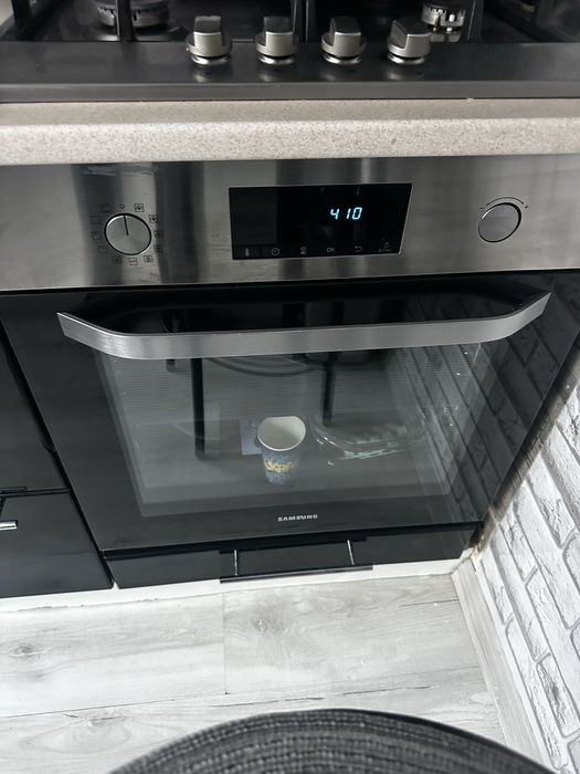 Духовка samsung практично нова