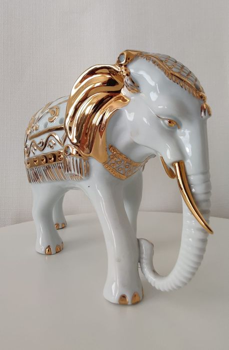 10 elefantes de porcelana