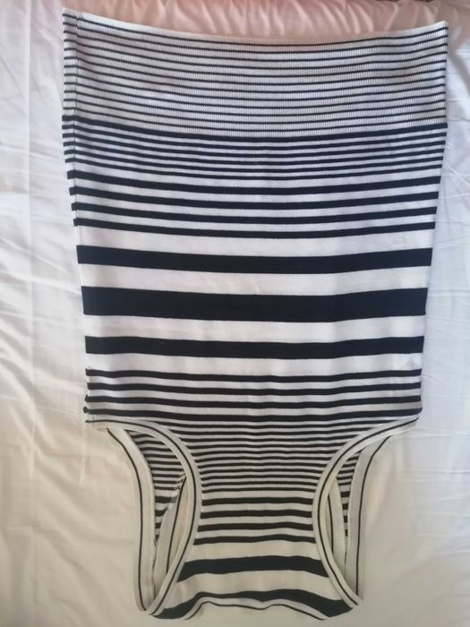 T shirt sem mangas às riscas.