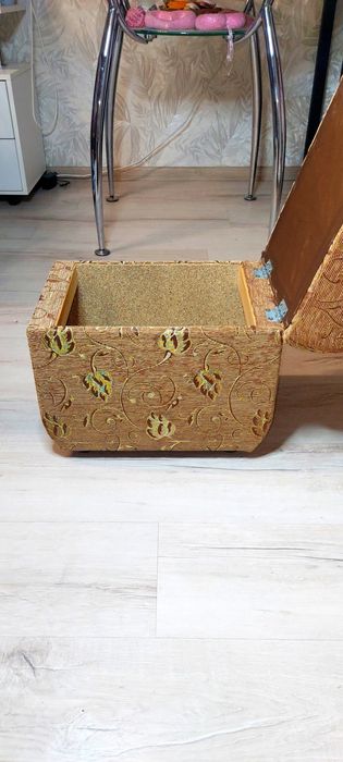 Пуф з нішею для речей