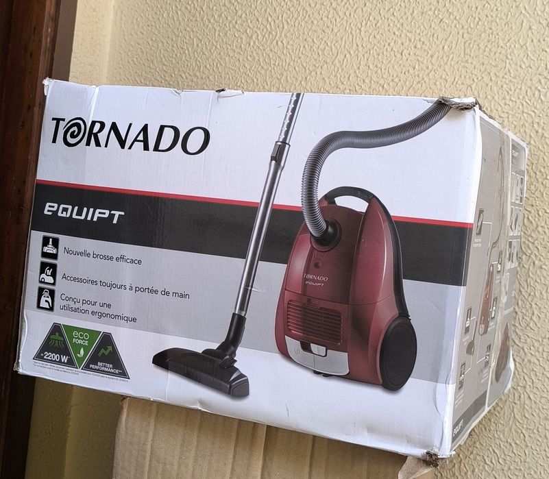 Aspirador Tornado 
Novo na caixa nunca aberto! 
2200W - vários acessórios