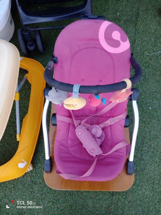 Artigos de bebê em bom estado.