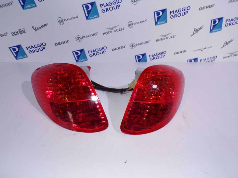 Lampa Prawa i Lewa Tył Kierunkowskazy Nowe Piaggio X9