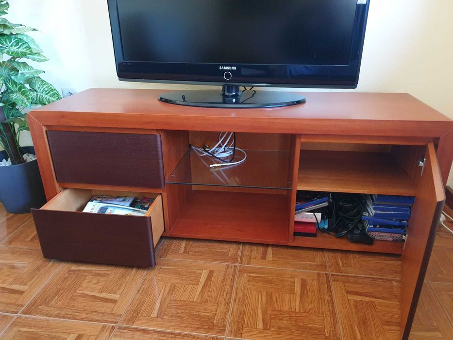 Móvel de televisão (Aparador)