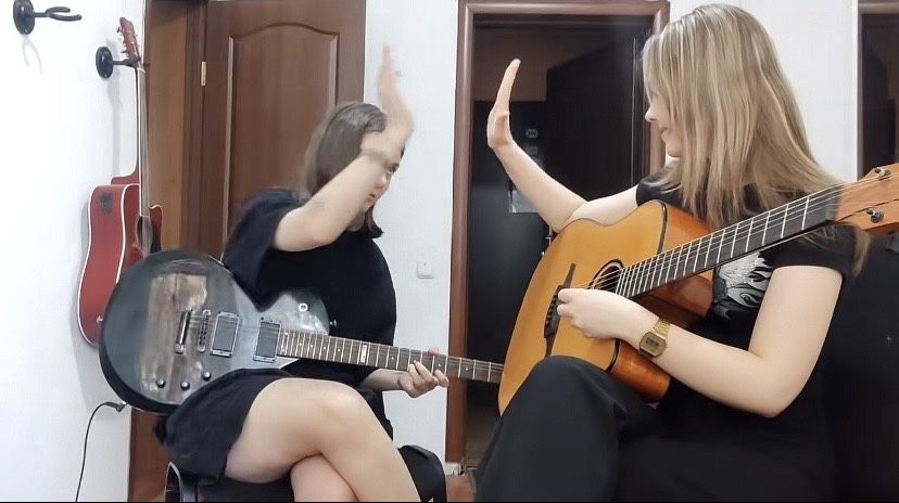 Уроки з гри на гітарі та бас гітарі