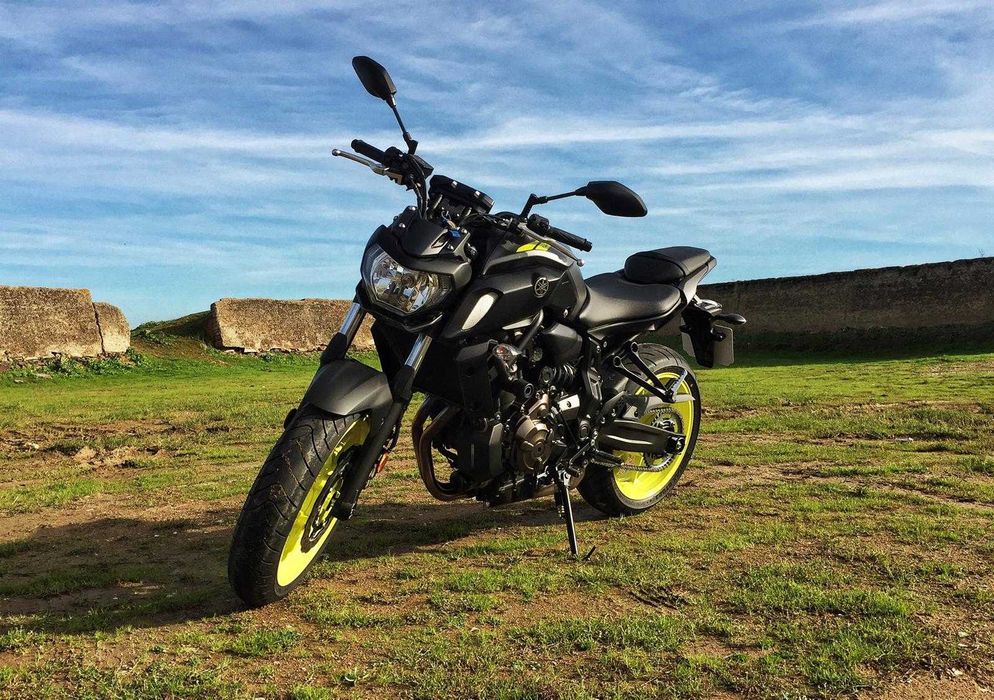 Yamaha MT 07 Night Fluo
