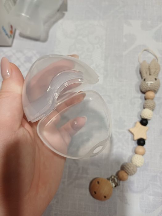 Тримач для пустушки + контейнер