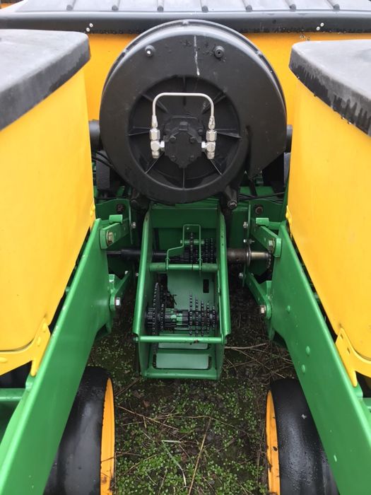 Сіялка пневматична  John Deere 7200(Джон Дир)