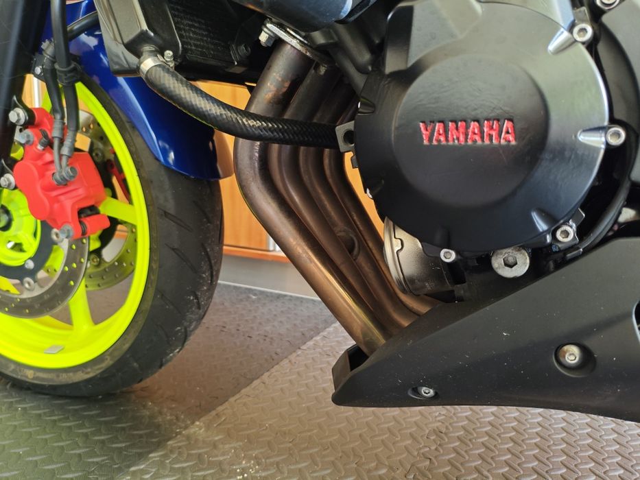 Moto Yamaha XJ6.