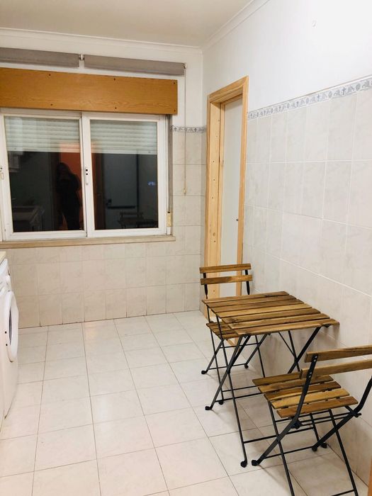 Quarto de solteiro ou casal em alfragide 575€