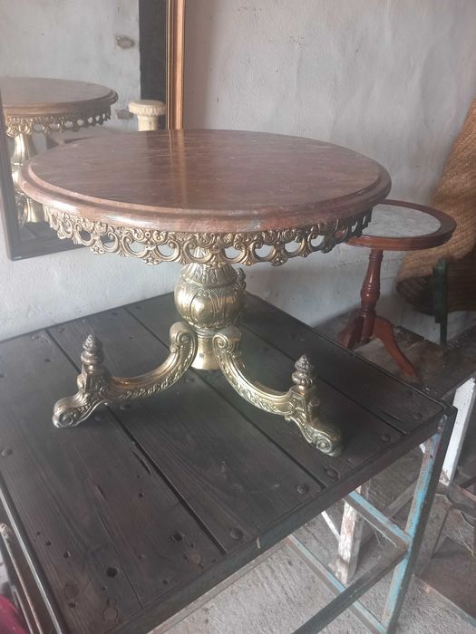 Mesa de centro italiana, 1950 a 1970, estilo Hollywood Regency ou Barroco, bronze fundido, tampo mármore polida