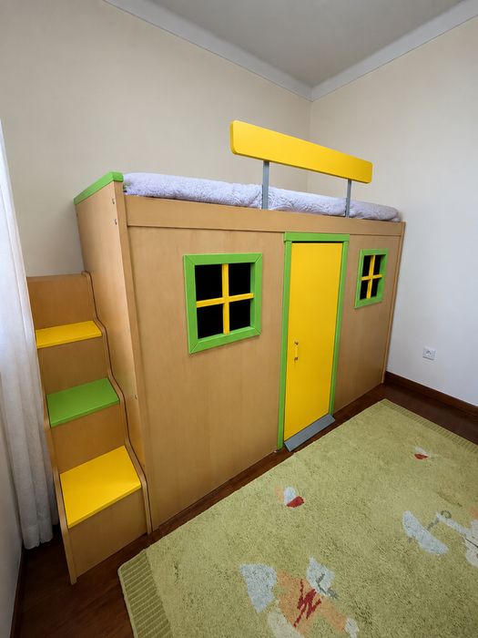 Cama infantil com arrumação