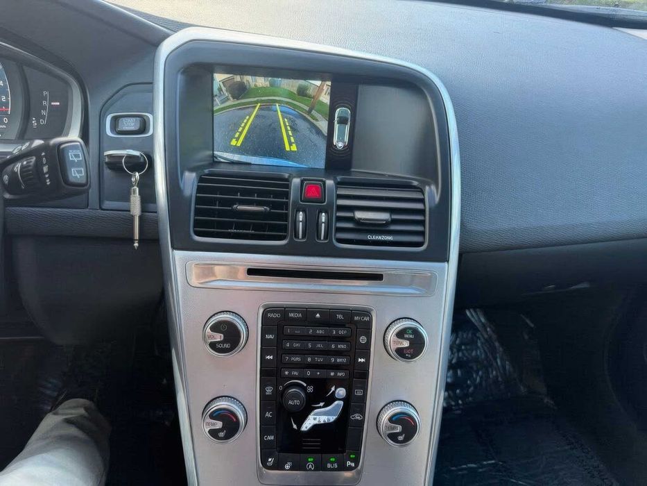 Volvo XC60      2016