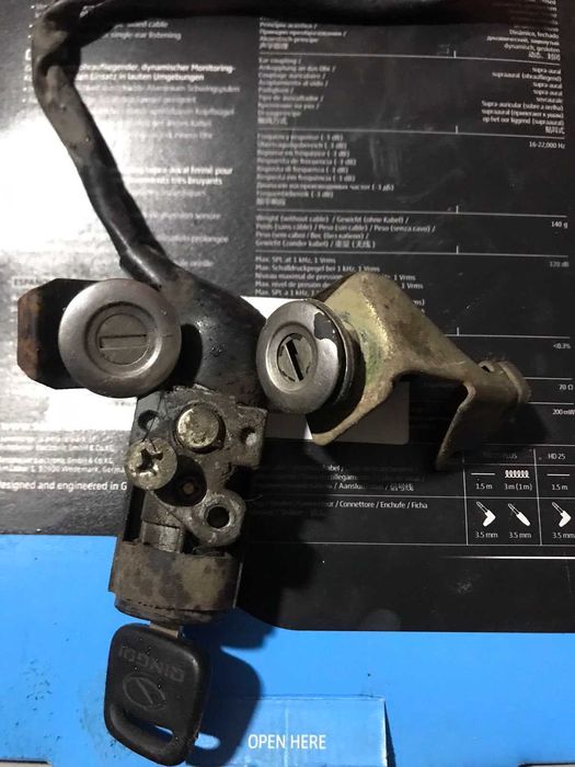 Замки на китайский скутер(комплект)