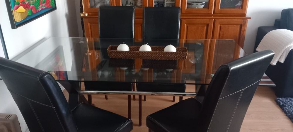 Mesa com 4 cadeiras