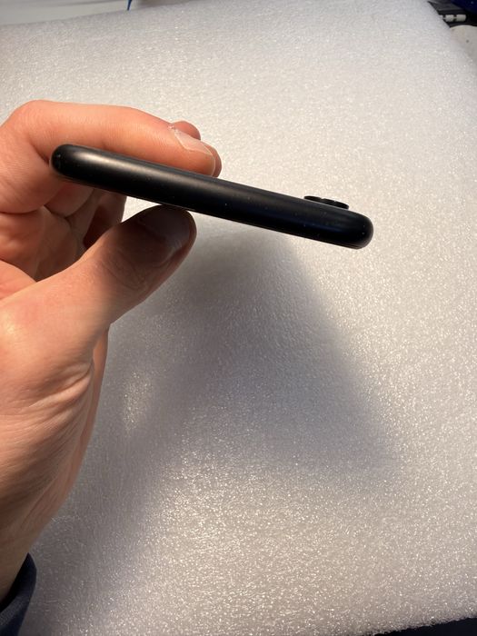 Продам iphone xr 128 76% батарея