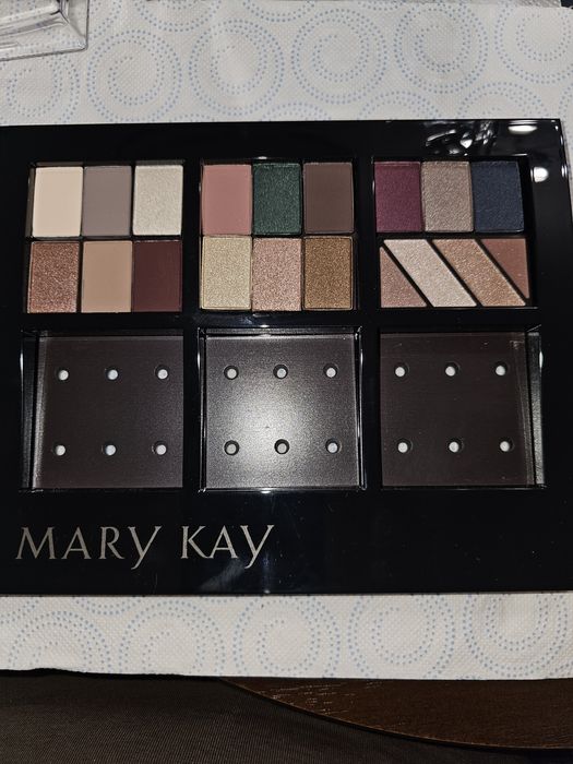 Paletka magnetyczna Mary Kay wraz z cieniami