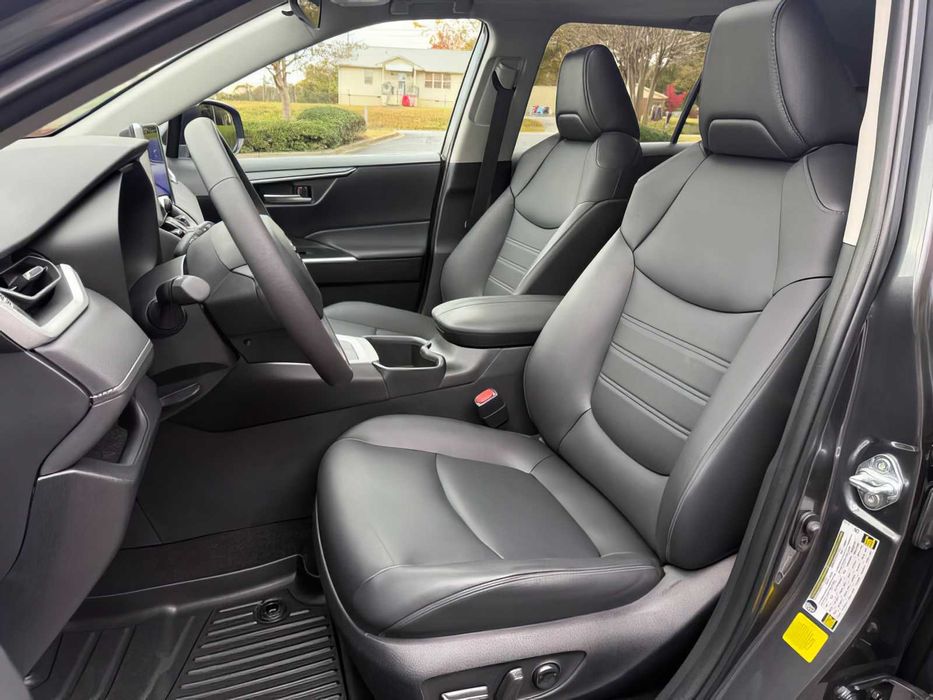 Toyota RAV4      2023