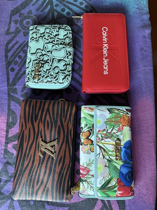 Lote de carteiras e mala