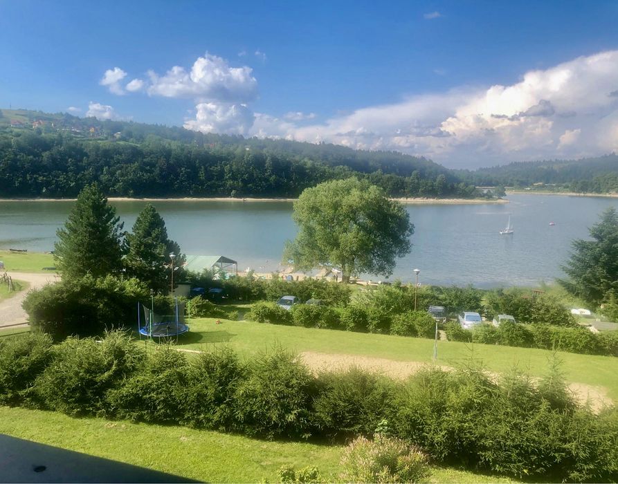Zwolnil sie apartament na majowkę Noclegi z widokiem na jezioro w Bieszczadach, w gorach nad jeziorem Jacuzzi sauna