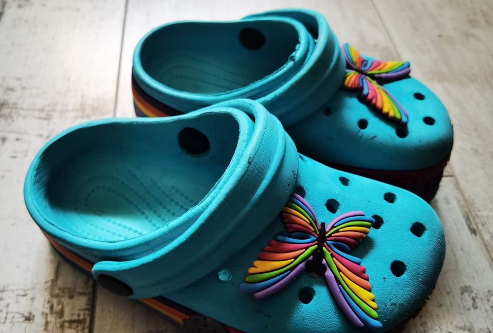 Klapki, buty a la Crocs 23