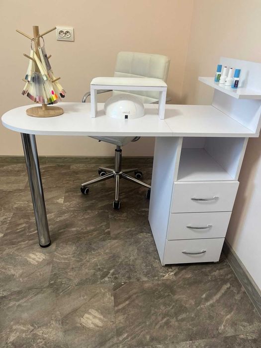 Стіл манікюрний стіл для манікюру.