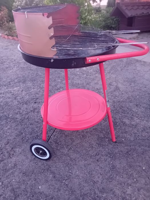 Grill  ogrodowy na kółkach
