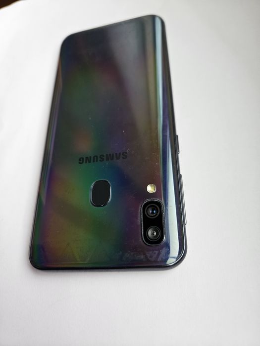 Samsung A40 - 64gb - usado